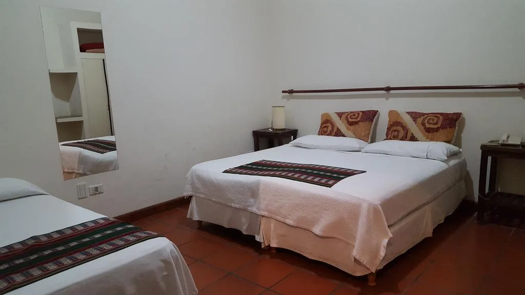 Habitación luminosa con baño privado